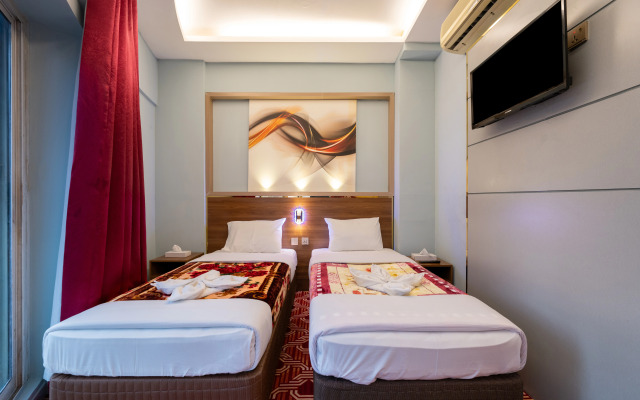 Tanha Hotel