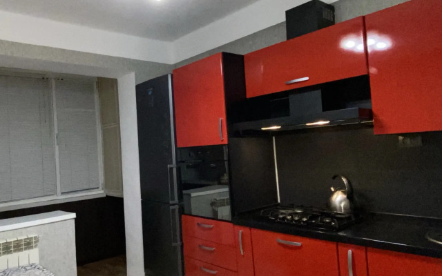 V Tsentre Makhachkaly S Vidom Na More I Gory Apartments