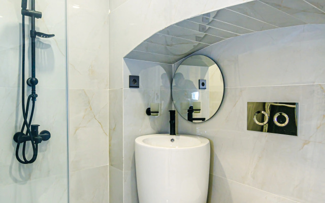 Imparator in Nizami Street Apartment