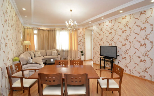 3-komn. v tsentre goroda na Severnom prospekte Flat HH550