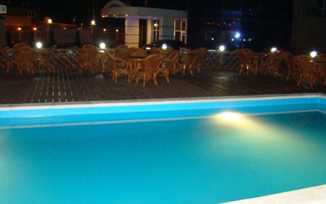 Crystal Apart Hotel