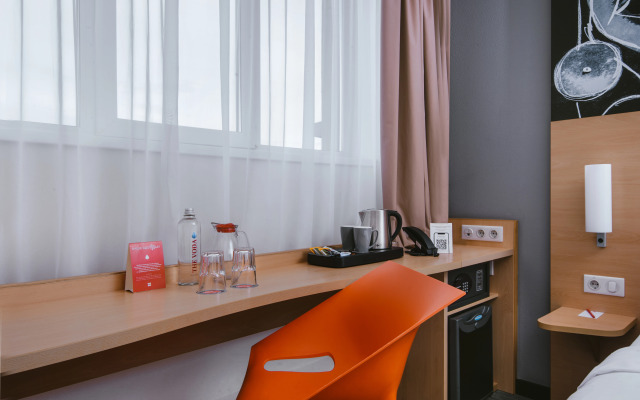 Ibis Oktyabr'skoe Pole Hotel
