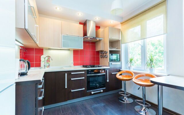 Apartamenty Trekhkomnatnye V 10 Minutakh Ot Tsentra Flat