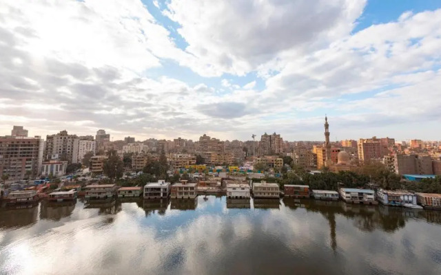 Ночлег и завтрак (B&B) Golden Tulip Flamenco Travel