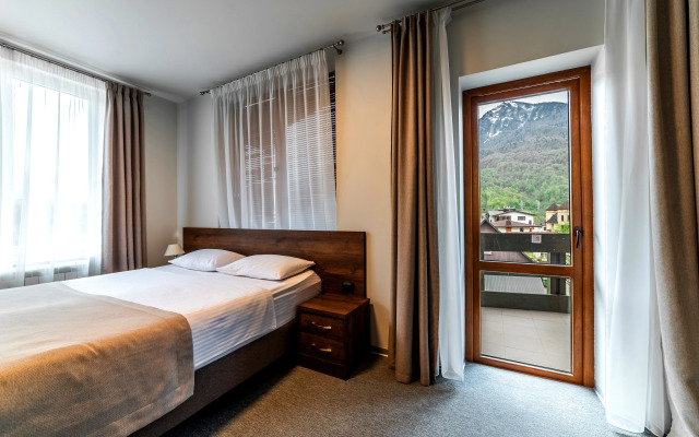 Elpida Hotel
