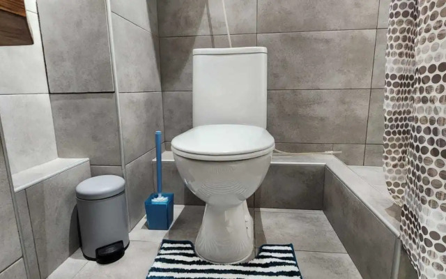 Na Yekaterininskoy Ulitse 122 Flat