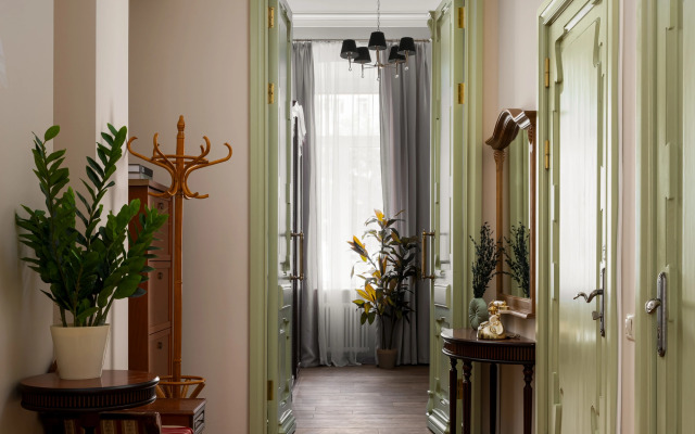 Nikitskiy Bulvar 7b Apartments
