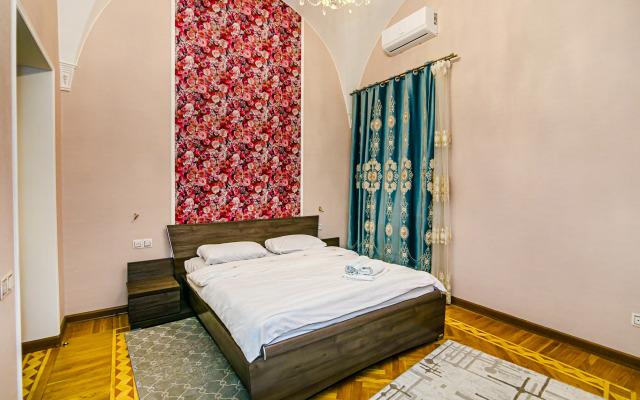 Premium at Nizami Street on Targovi Apartments
