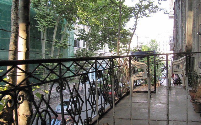 Lucky Travelers Room Hostel