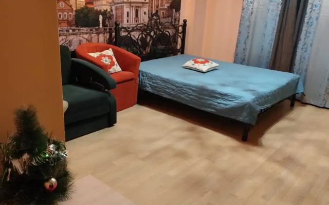 Ryadom S Dvumya Plyazhamii Flat