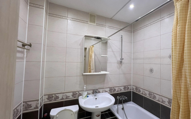 V Novom Elitnom Dome V Tsentre Goroda Flat