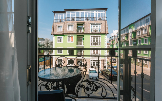 Red Art Light Mario Apartments