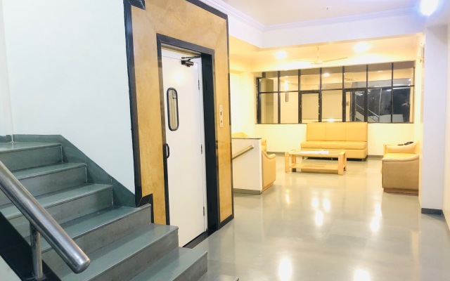 New Uttam Hira Palace Hotel