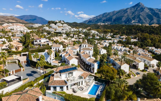 All About Villa Breeze