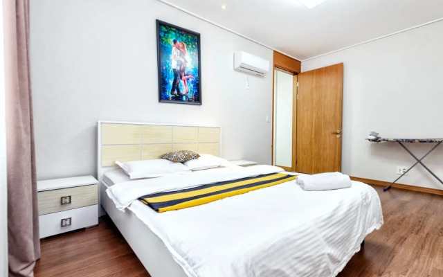 Na Prospekte Kabanbay Batyra 43 block B Apartments