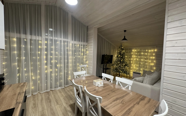 Частный дом Forested home на горке