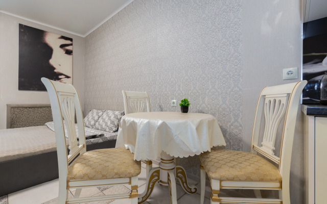 Na Naberezhnoy Apartments