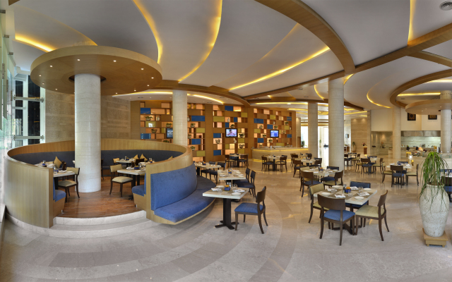 Отель The Lalit Chandigarh