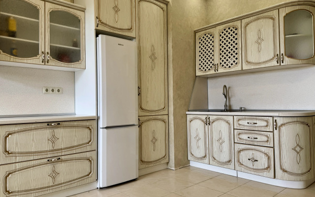 Trekhkomnatnaya Ryadom S Parkom Flat