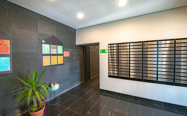 Апартаменты на высоком этаже, рядом с театром и мостом, недалеко от центра. Фастовская 29.