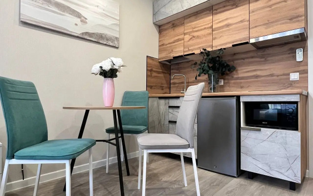 Tryokhmestnye S Balkonom Apartments