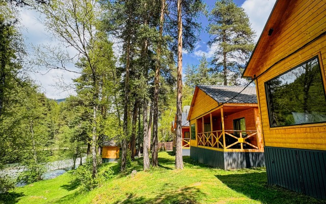 Khvoya trexkomnatnyi lyks Shalet