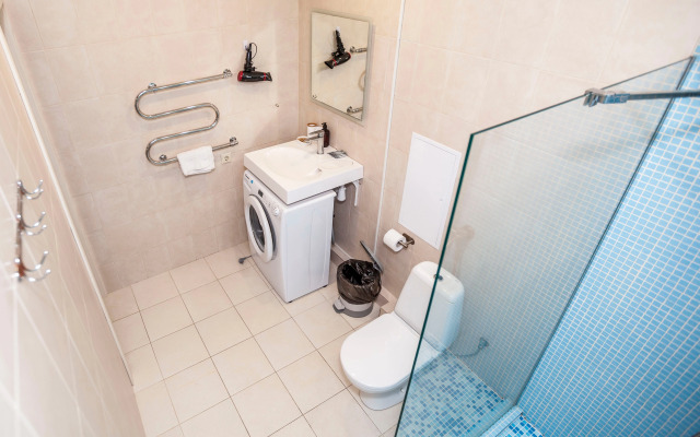 U Morya S Basseinom v ZhK Solnechnyij apt12 Apartment