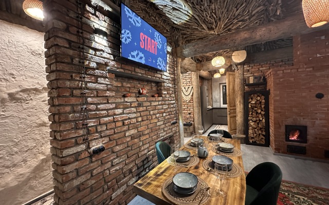 Gnѣzdo S Kaminom i Dvumya Spalnyami Private House