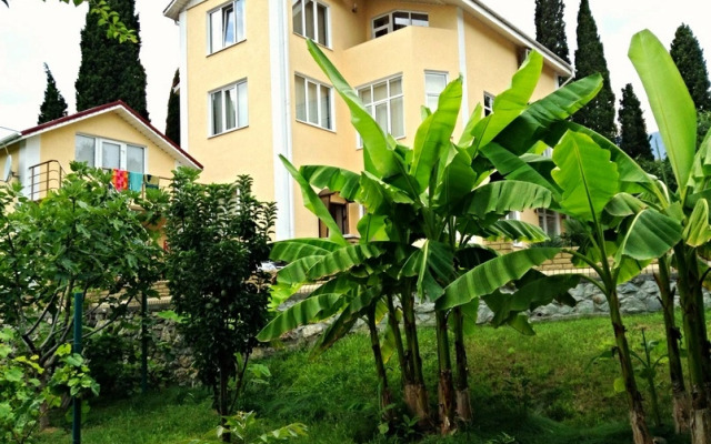 Uyutnaya Studiya V Chastnom Sektore S Parkovkoy Private house