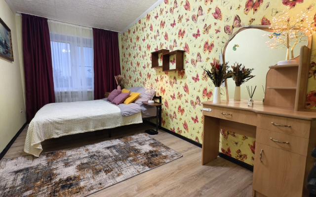 Квартира Уютная Трёхкомнатная в Центре Ул. Лейтенанта Шмидта 2