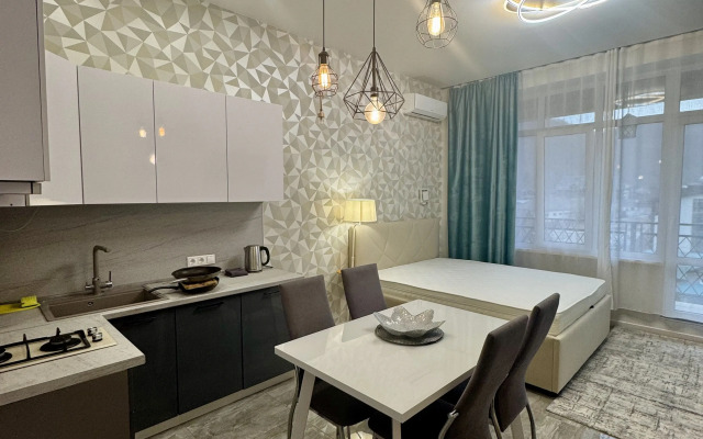 Квартира Просторная студия с террасой напротив отеля Мариотт