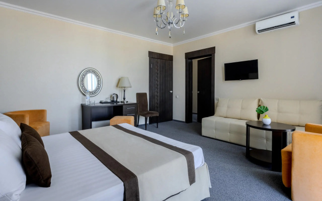 Avrora Hotel