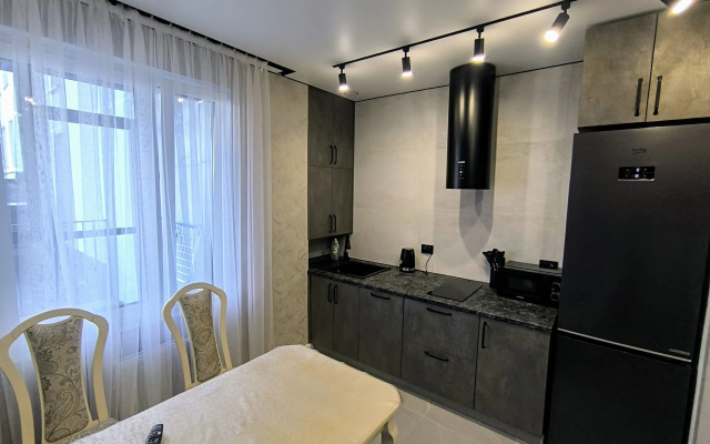 Flat Apartamenty V Tsentre S  Sostvennoy Terrasoy I Parkingom