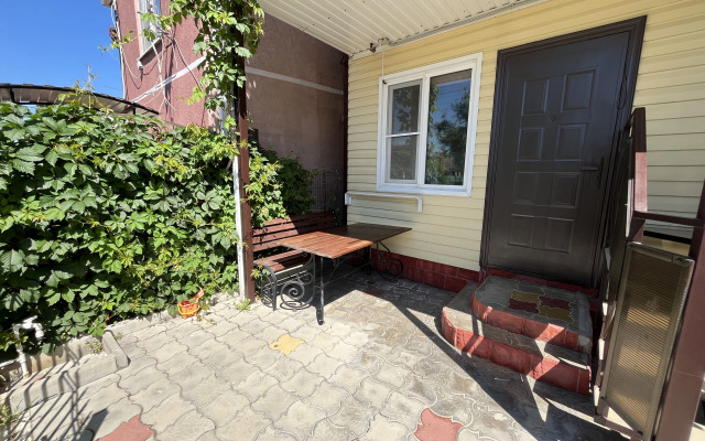 Na Tamanskoy 10 Guest House