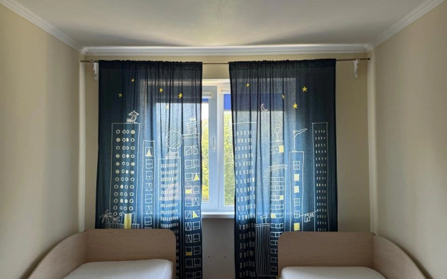 Tryokhkomnatnaya Na Beregu Morya Mokko Plyazh Flat