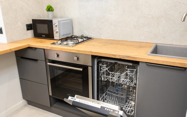 Квартира уютная трехкомнатная с двумя балконами рядом с островом Канта