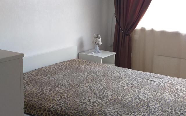 Na Molodezhnom Prospekte Flat