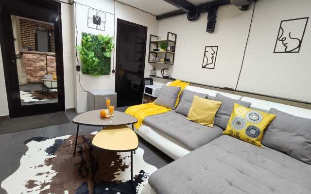 Kino Apartament Na Komsomolskoy Apartments