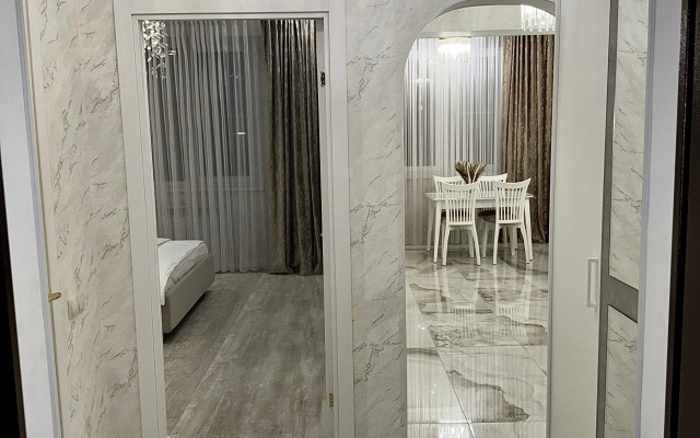 V Samom Tsentre Pyatigorska naprotiv Avtovokzala Apartments