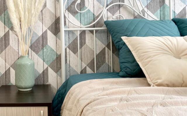 Sapfir s Zakrytym Dvorom, Ryadom s TTS Ostrov, Mat i Dity Apartments