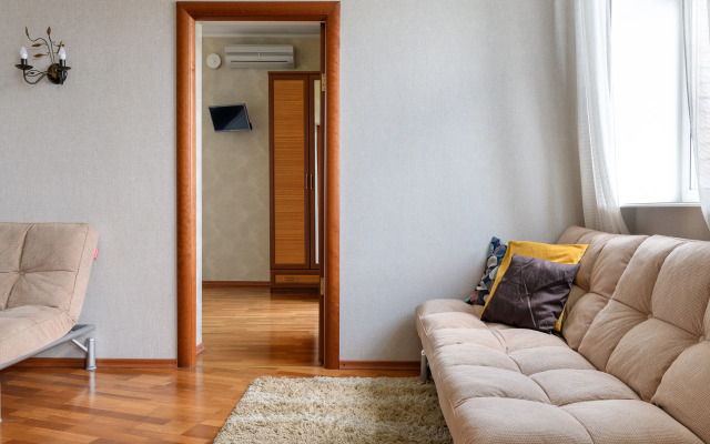 Yevro 2 U M. Kirovskiy Zavod Flat