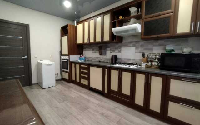Dvuhkomnatanaya s Dvumya Lodzhiyami Flat