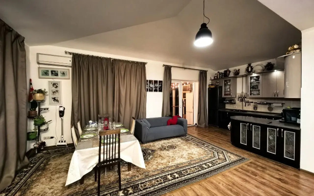 Femili Khaus Guest house