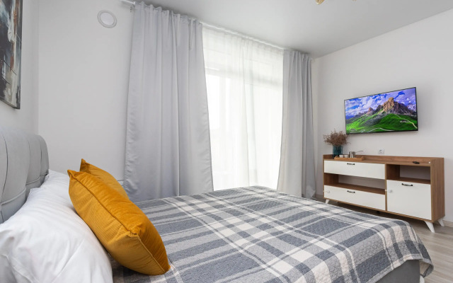 Квартира Романтическая студия в новом доме с лоджией