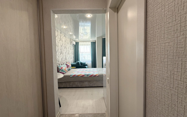 V ZHK Vidnyj Solnce Vstayot k Obedu Apartments