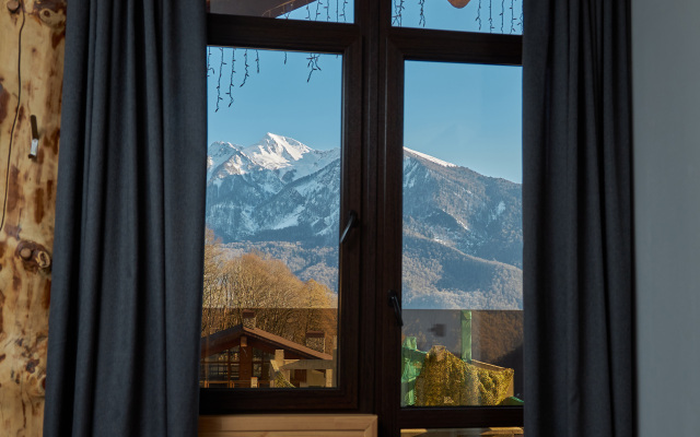 Kedr 760, 5 spalen, 12 gostej s Bassejnom i Banej Chalet