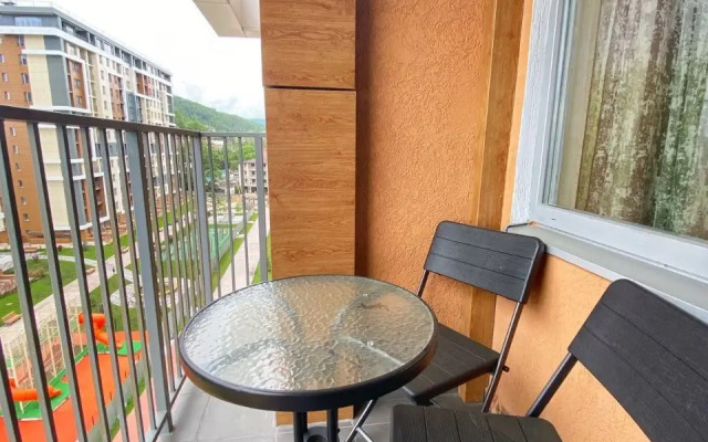 V Tikhom Rayone, Blizko K Moryu Flat