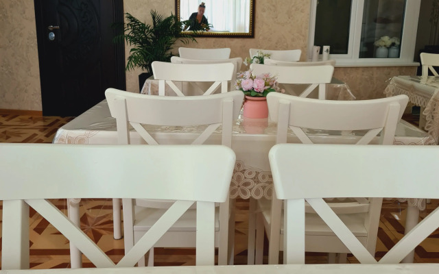 Zolotoy Lev Hotel
