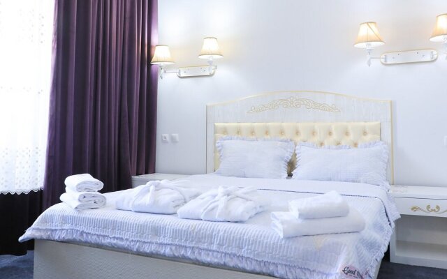 Отель Maqom Plaza