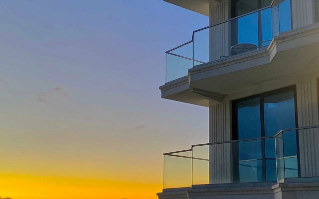 Lazurnyye v Luchezarnom Apartments